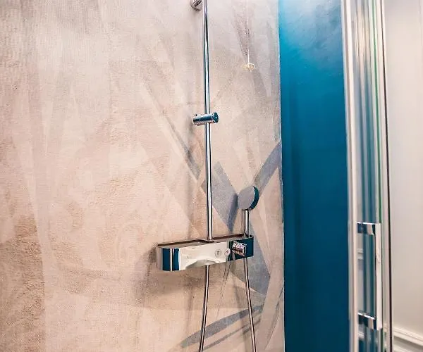 Hold - Luxury Oda ve Kahvaltı 4*