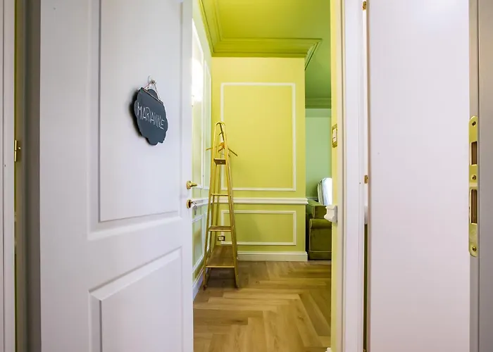 Hold - Luxury Oda ve Kahvaltı 4*