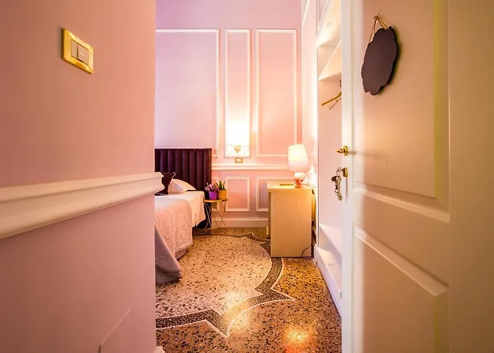 Hold - Luxury Oda ve Kahvaltı 4*
