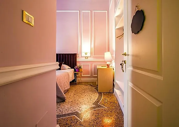 Hold - Luxury Oda ve Kahvaltı 4*